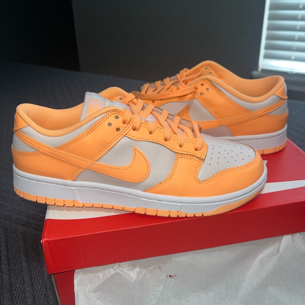 Women’s Nike dunks low peach cream size 11